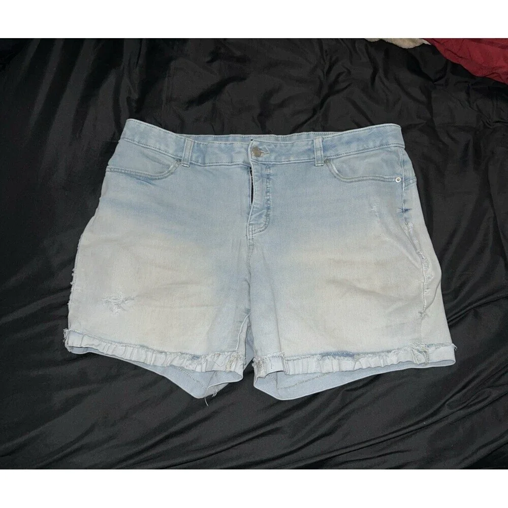 TERRA & SKY Womens Light Wash Distressed Denim Jean Shorts Cuffed Sz 18 Stretch